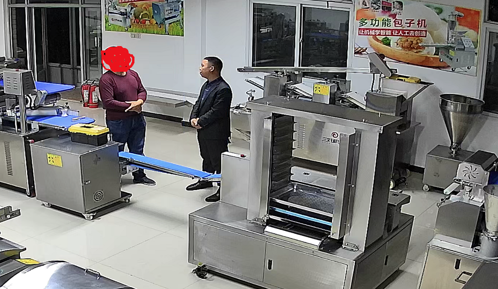 負(fù)債千萬老鐵用包子機做生坯包子