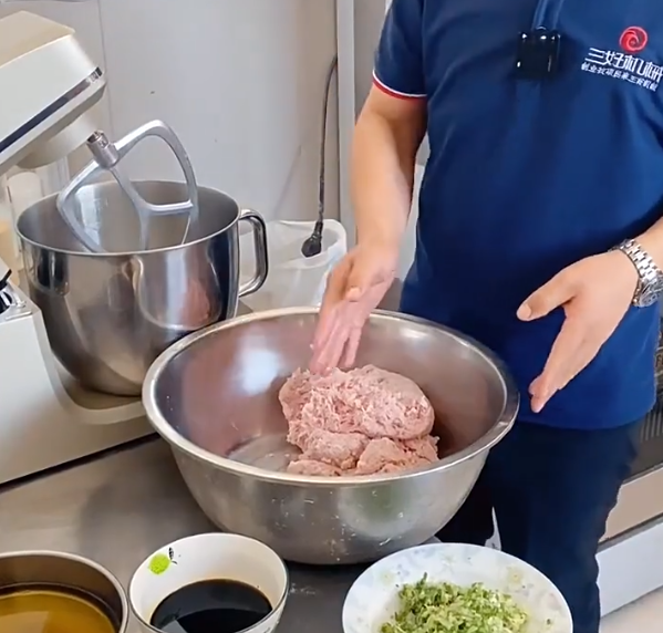 三好灌湯包機(jī)怎么做湯包 三好灌湯包機(jī)怎么做湯包